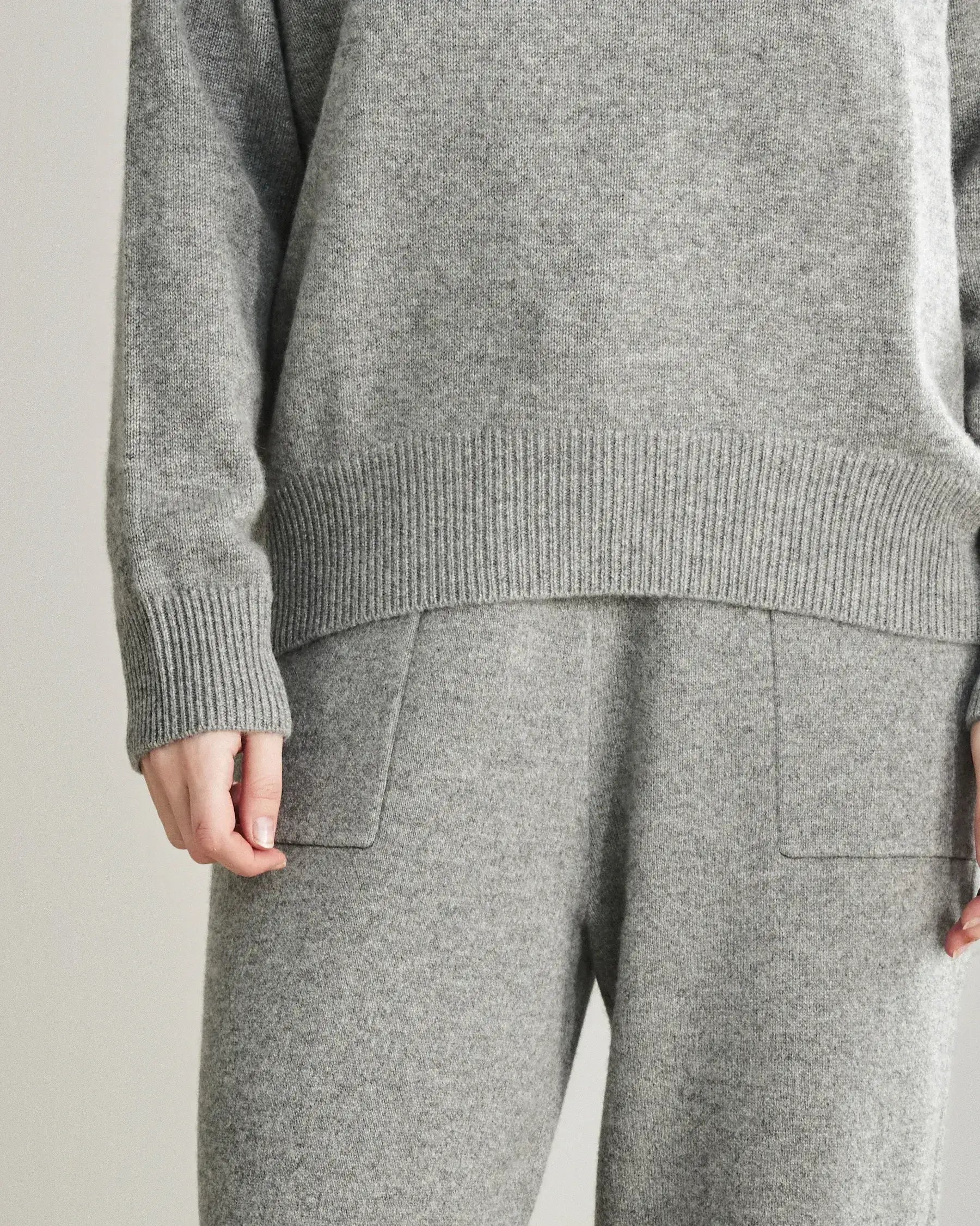 Women's Oversized Turtleneck Cashmere Sweater